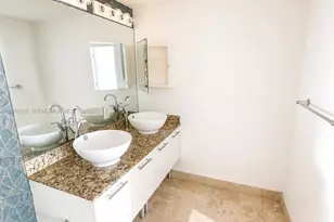 41 SE 5th St, Miami, FL 33131 - Photo 13