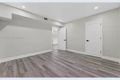 858 E 21st St, Hialeah, FL 33013 - Photo 21