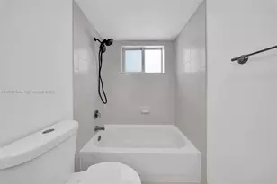 6905 Bay Dr, Miami Beach, FL 33141 - Photo 25