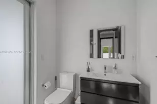 3341 NW 84th Ct, Doral, FL 33122 - Photo 9