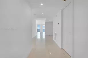 881 Ocean Dr, Key Biscayne, FL 33149 - Photo 27