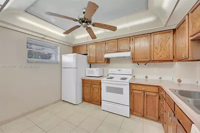 1100 NW 87th Ave #401, Coral Springs, FL 33071 - Photo 9