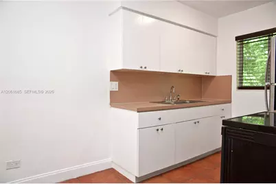304 SE 9th Ct #6, Hallandale Beach, FL 33009 - Photo 11