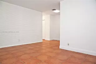 304 SE 9th Ct, Hallandale Beach, FL 33009 - Photo 7