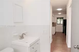 304 SE 9th Ct, Hallandale Beach, FL 33009 - Photo 13