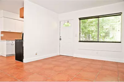 304 SE 9th Ct #6, Hallandale Beach, FL 33009 - Photo 5