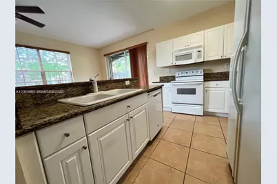 9249 SW 227th St #2-22, Cutler Bay, FL 33190 - Photo 11