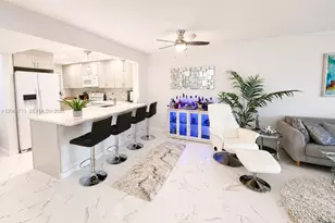 9420 Poinciana Pl, Davie, FL 33324 - Photo 9