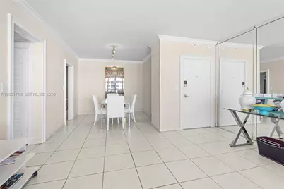 5601 Collins Ave #1515, Miami Beach, FL 33140 - Photo 9