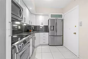 5601 Collins Ave, Miami Beach, FL 33140 - Photo 15