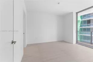 77 SE 5th St, Miami, FL 33131 - Photo 11