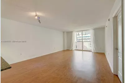 1200 Brickell Bay Dr #1822, Miami, FL 33131 - Photo 3