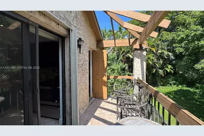 175 Wimbledon Lake Dr, Plantation, FL 33324 - Photo 9