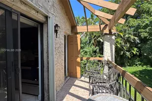 175 Wimbledon Lake Dr, Plantation, FL 33324 - Photo 9