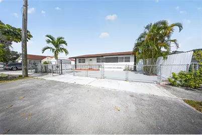 1055 NW 32nd Ct, Miami, FL 33125 - Photo 11
