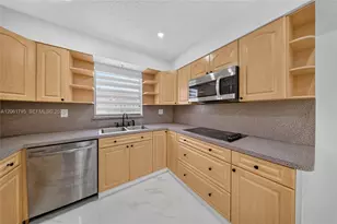 1055 NW 32nd Ct, Miami, FL 33125 - Photo 15
