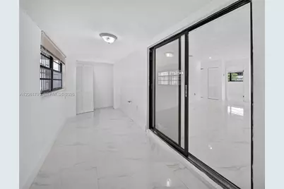 1055 NW 32nd Ct, Miami, FL 33125 - Photo 31