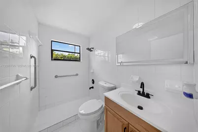1055 NW 32nd Ct, Miami, FL 33125 - Photo 11