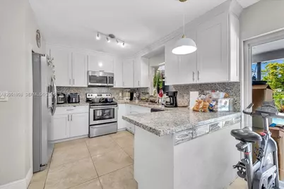 7819 SW 9th St, North Lauderdale, FL 33068 - Photo 11