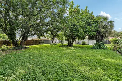 1143 NW 58th St, Miami, FL 33127 - Photo 25