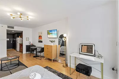 1200 Brickell Bay Dr #1816, Miami, FL 33131 - Photo 7