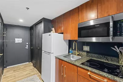 1200 Brickell Bay Dr #1816, Miami, FL 33131 - Photo 3