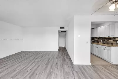 300 SW 134th Way #413E, Pembroke Pines, FL 33027 - Photo 3