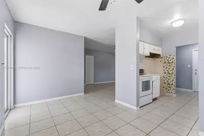 998 W 68th St, Hialeah, FL 33014 - Photo 7