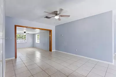 998 W 68th St, Hialeah, FL 33014 - Photo 11