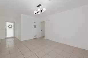 998 W 68th St, Hialeah, FL 33014 - Photo 13