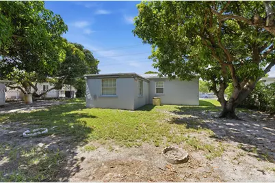 998 W 68th St, Hialeah, FL 33014 - Photo 27