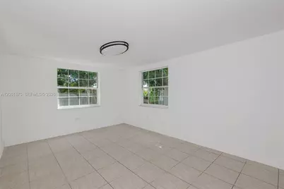 998 W 68th St, Hialeah, FL 33014 - Photo 15