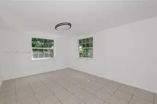 998 W 68th St, Hialeah, FL 33014 - Photo 15