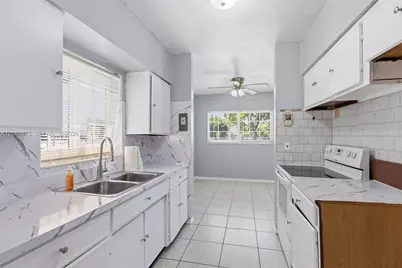 998 W 68th St, Hialeah, FL 33014 - Photo 9