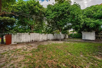 998 W 68th St, Hialeah, FL 33014 - Photo 31