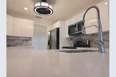 1141 SW 8th Ter, Fort Lauderdale, FL 33315 - Photo 5