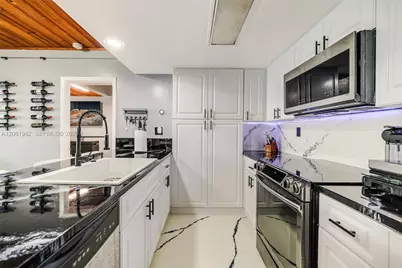 6402 Windmill Gate Rd, Miami Lakes, FL 33014 - Photo 7