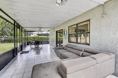 1580 SW 87th Ter, Pembroke Pines, FL 33025 - Photo 41