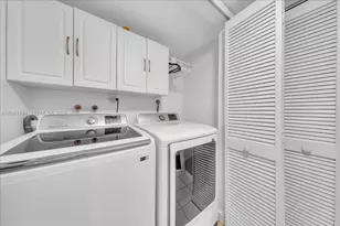 2240 N Cypress Bend Dr, Pompano Beach, FL 33069 - Photo 27