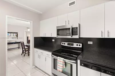 5601 Collins Ave #1216, Miami Beach, FL 33140 - Photo 3