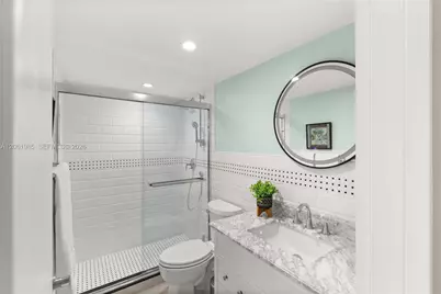 5601 Collins Ave #1216, Miami Beach, FL 33140 - Photo 9