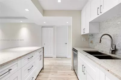 230 Lakeview Dr #106, Weston, FL 33326 - Photo 7