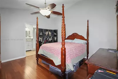 572 SE 18th Dr, Homestead, FL 33033 - Photo 13