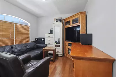572 SE 18th Dr, Homestead, FL 33033 - Photo 17