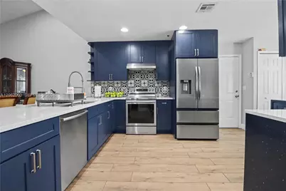 572 SE 18th Dr, Homestead, FL 33033 - Photo 9