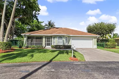 572 SE 18th Dr, Homestead, FL 33033 - Photo 1