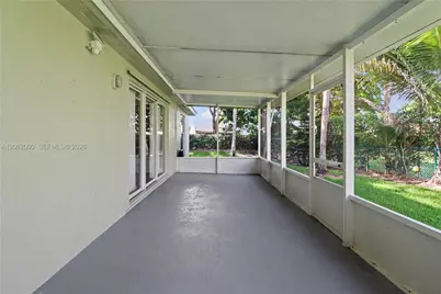 572 SE 18th Dr, Homestead, FL 33033 - Photo 23