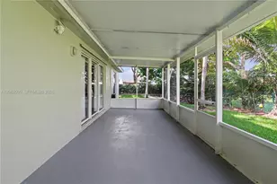 572 SE 18th Dr, Homestead, FL 33033 - Photo 23
