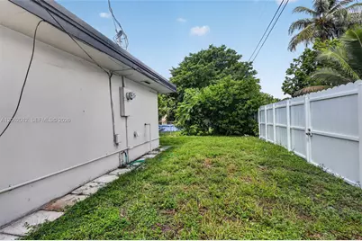 17200 NE 15th Ave, North Miami Beach, FL 33162 - Photo 37
