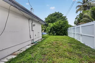 17200 NE 15th Ave, North Miami Beach, FL 33162 - Photo 37